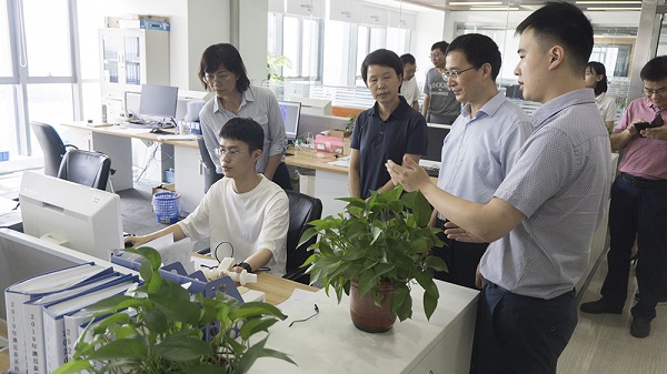 棲霞區(qū)盧靜副區(qū)長一行到澳思泰走訪調(diào)研 棲霞區(qū)盧靜副區(qū)長一行到澳思泰走訪調(diào)研